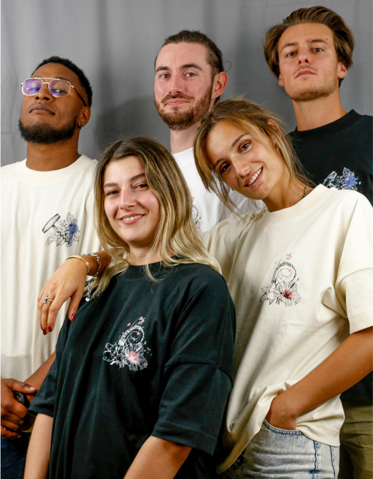 Hommes et Femmes avec T-Shirts à col rond et visuel coloré de la marque Terribles Nantais