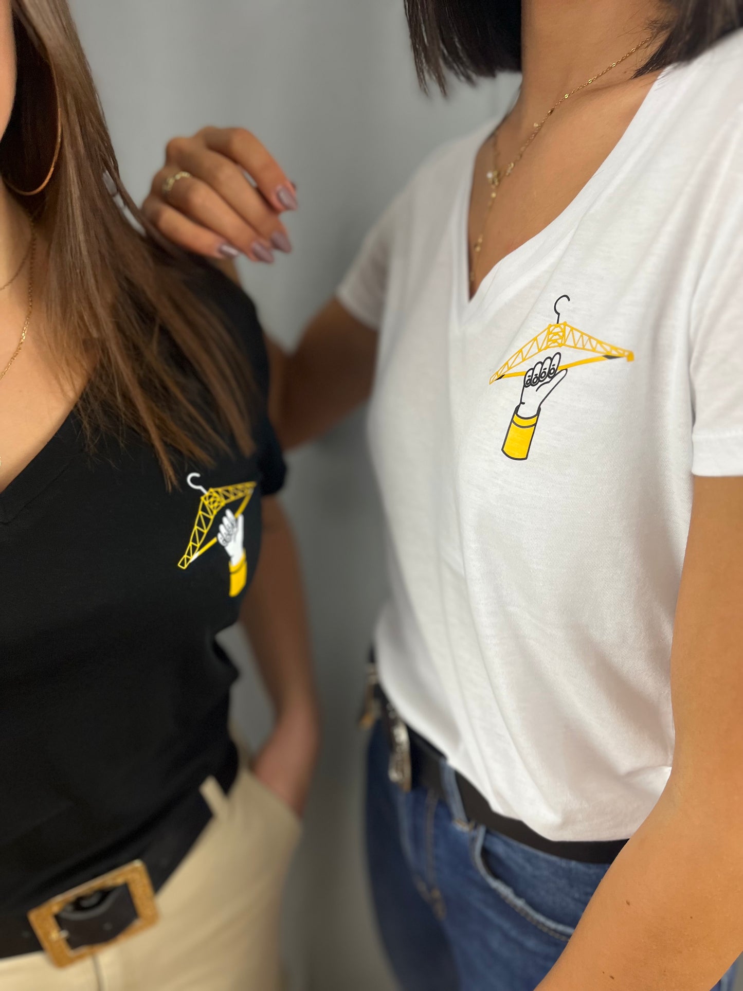 T-Shirt Blanc et Noir Femme Collection 'Cintre en l'Air' Terribles Nantais zoom