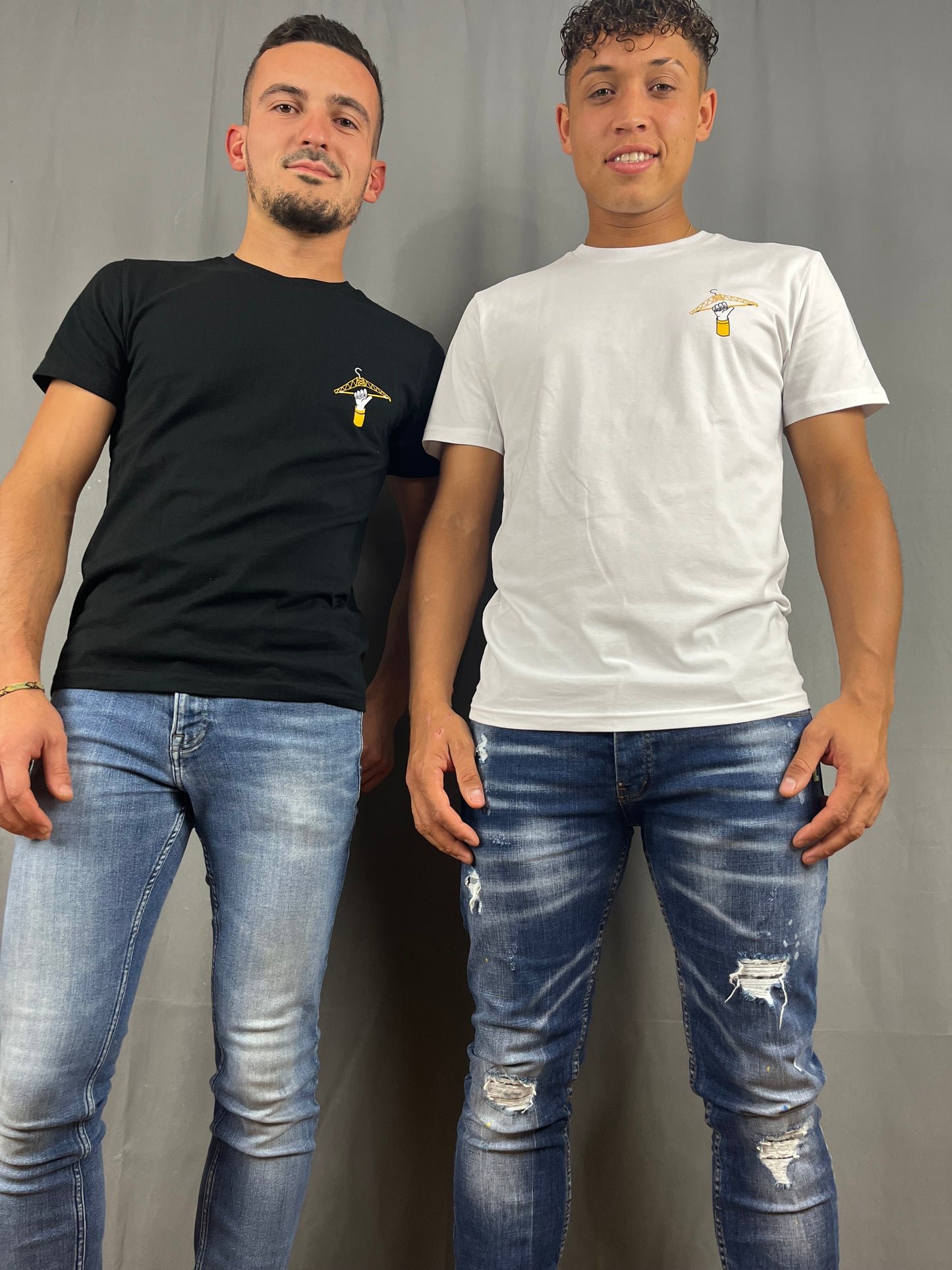 T-Shirt Noir et Blanc Homme Collection 'Cintre en L'Air' Terribles Nantais de face