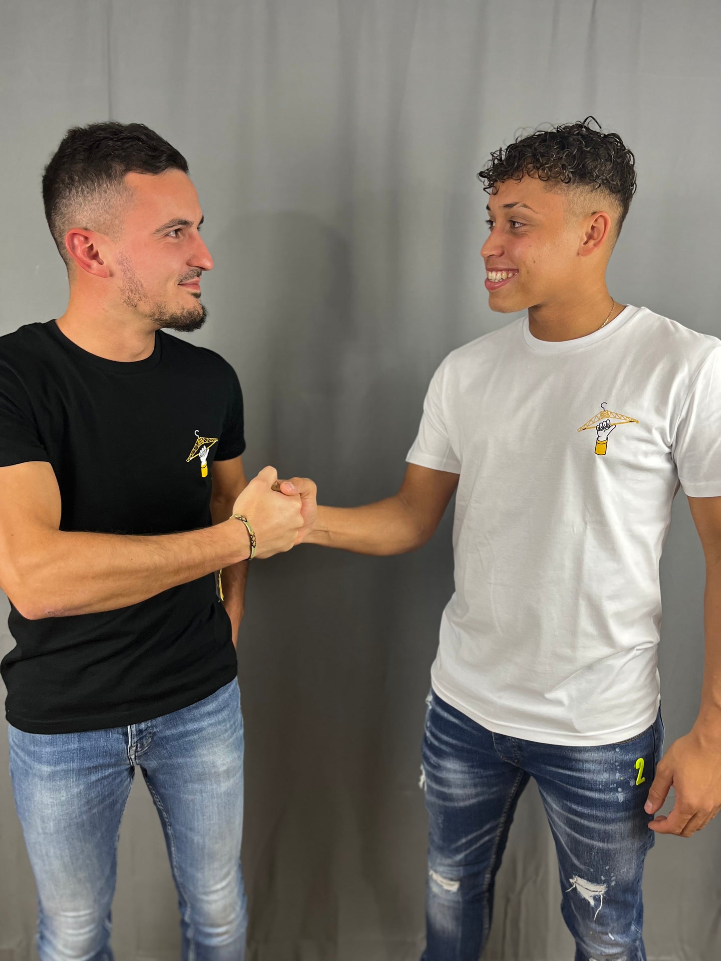 T-Shirt Noir et Blanc Homme Collection 'Cintre en L'Air' Terribles Nantais de face
