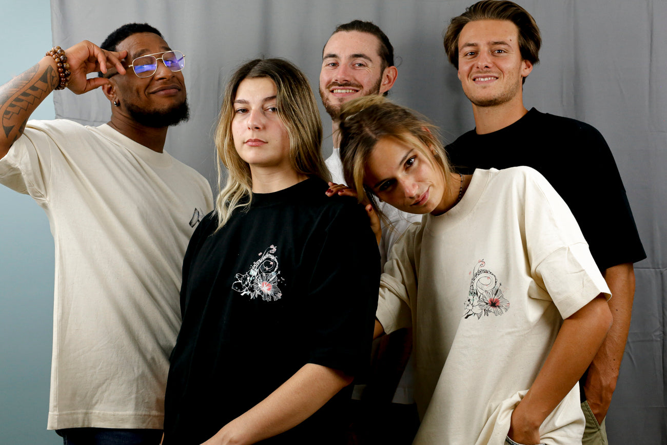 Hommes et Femmes avec T-Shirts à col rond et visuel coloré de la marque Terribles Nantais
