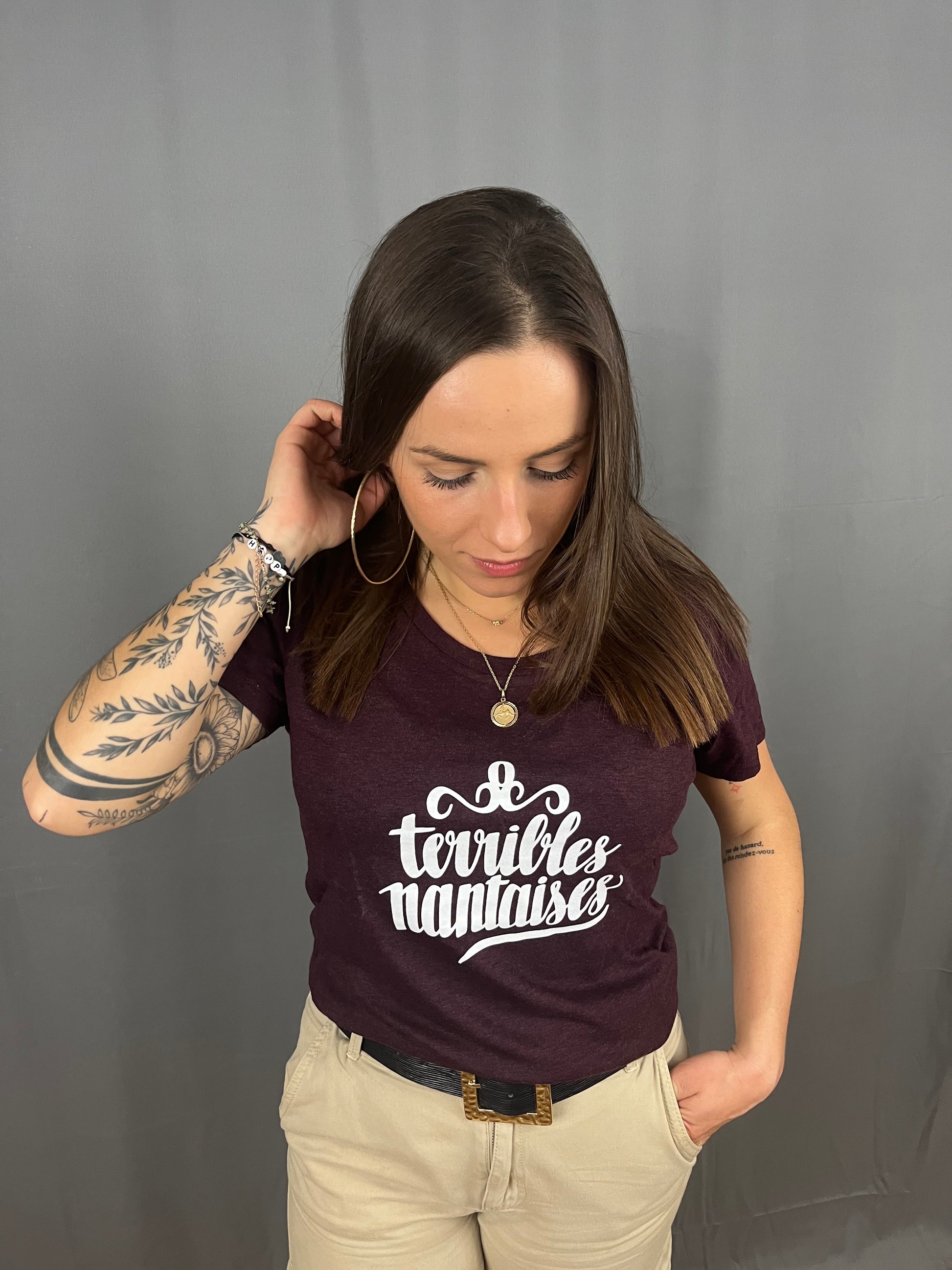 T-Shirt Femme Bordeaux avec logo blanc au centre 'Terribles Nantaises'