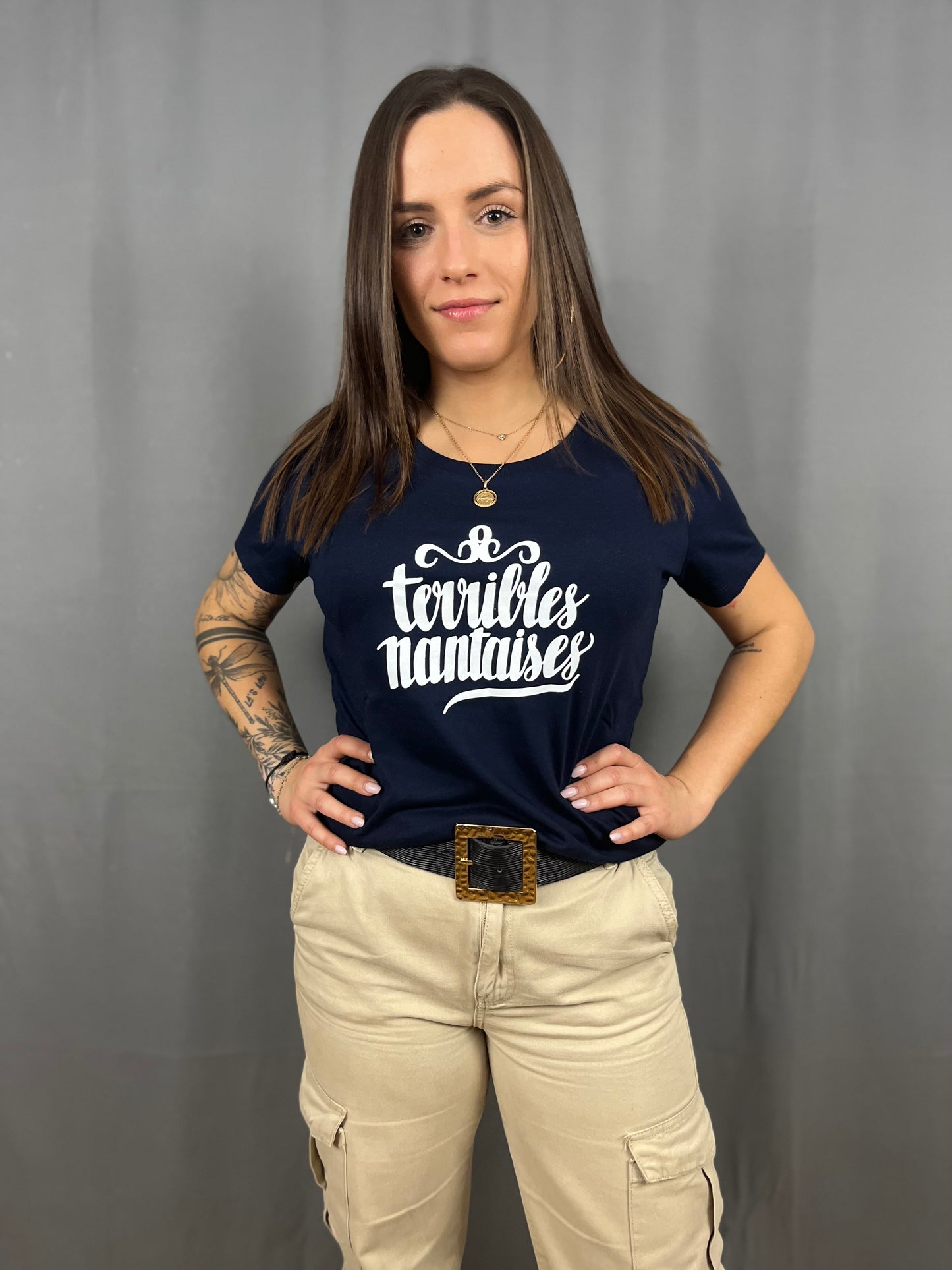 T-Shirt Femme Bleu Marine avec logo 'Terribles Nantaises' blanc