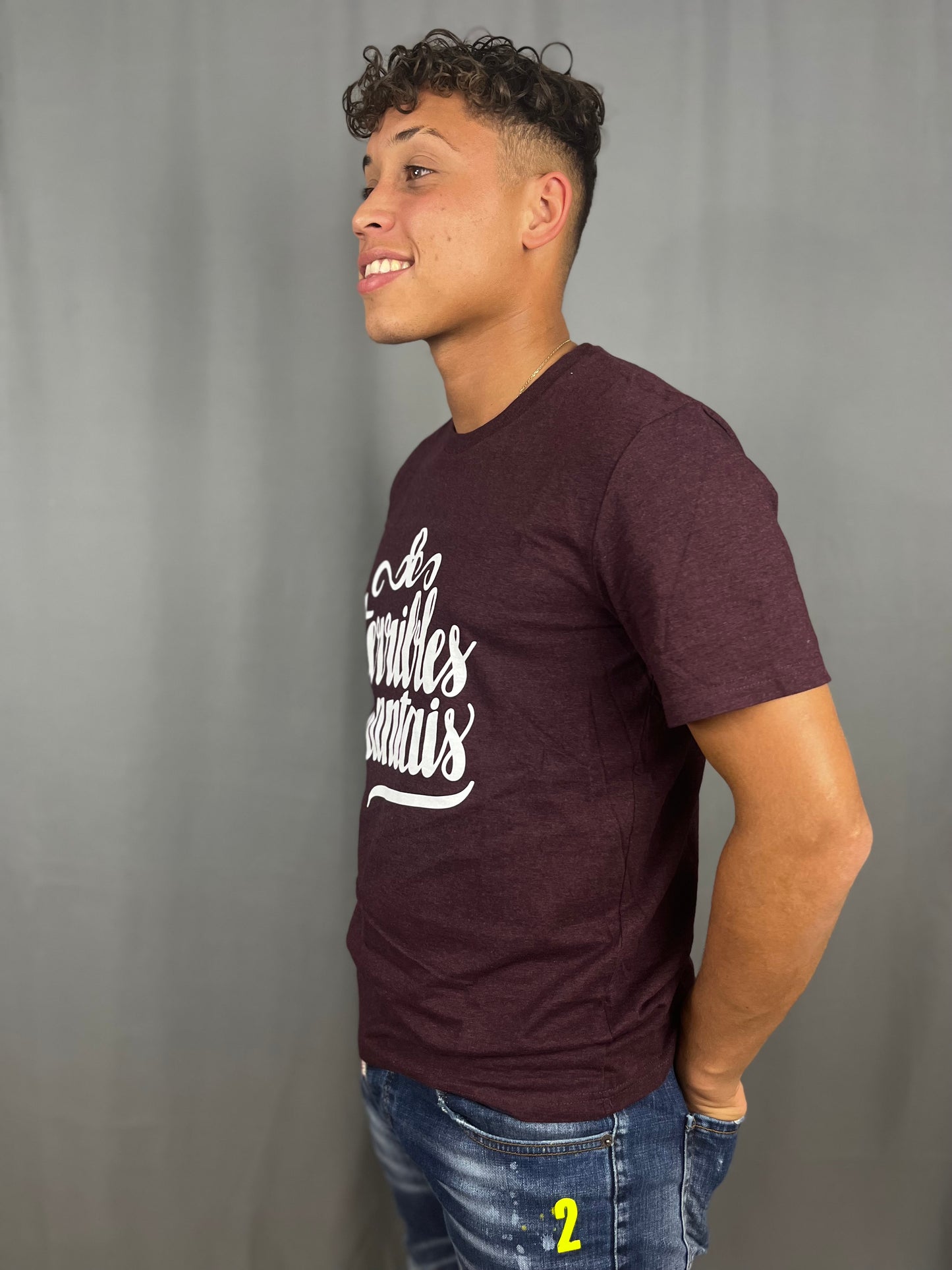 T-Shirt homme bordeaux avec Terribles Nantais blanc de profil