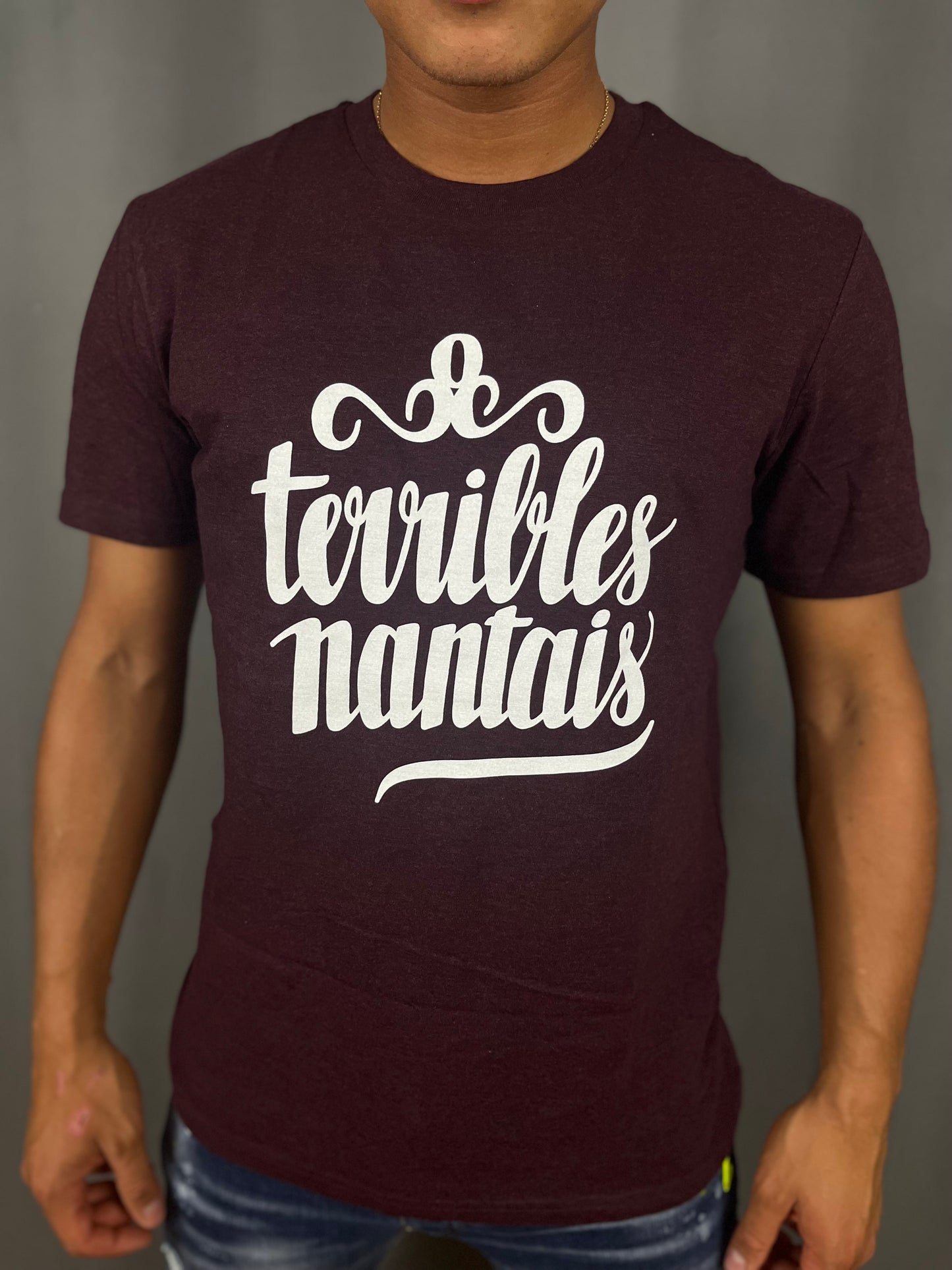 T-Shirt homme bordeaux avec Terribles Nantais blanc zommé