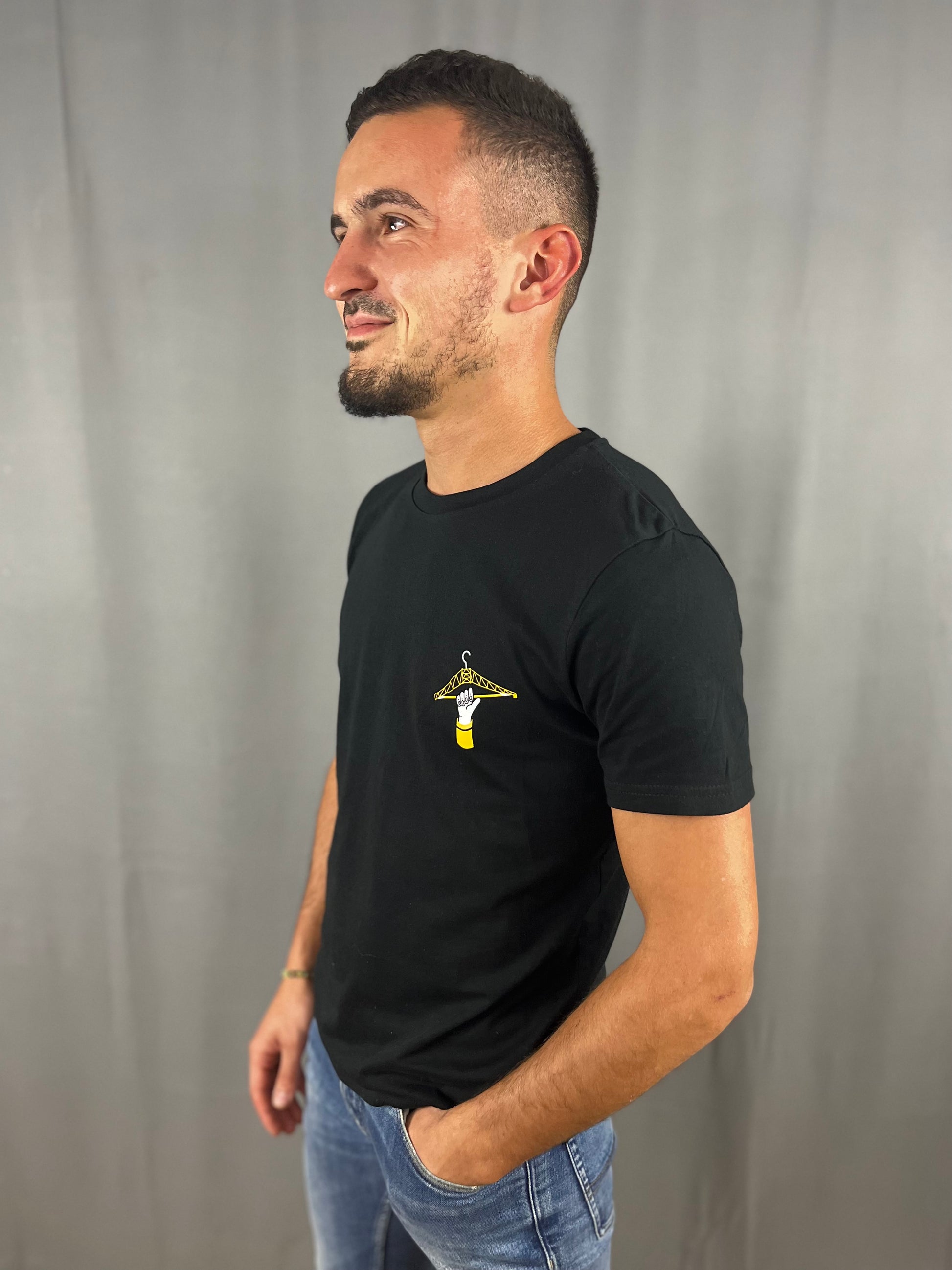 T-Shirt Noir Homme Collection 'Cintre en L'Air' Terribles Nantais de profil