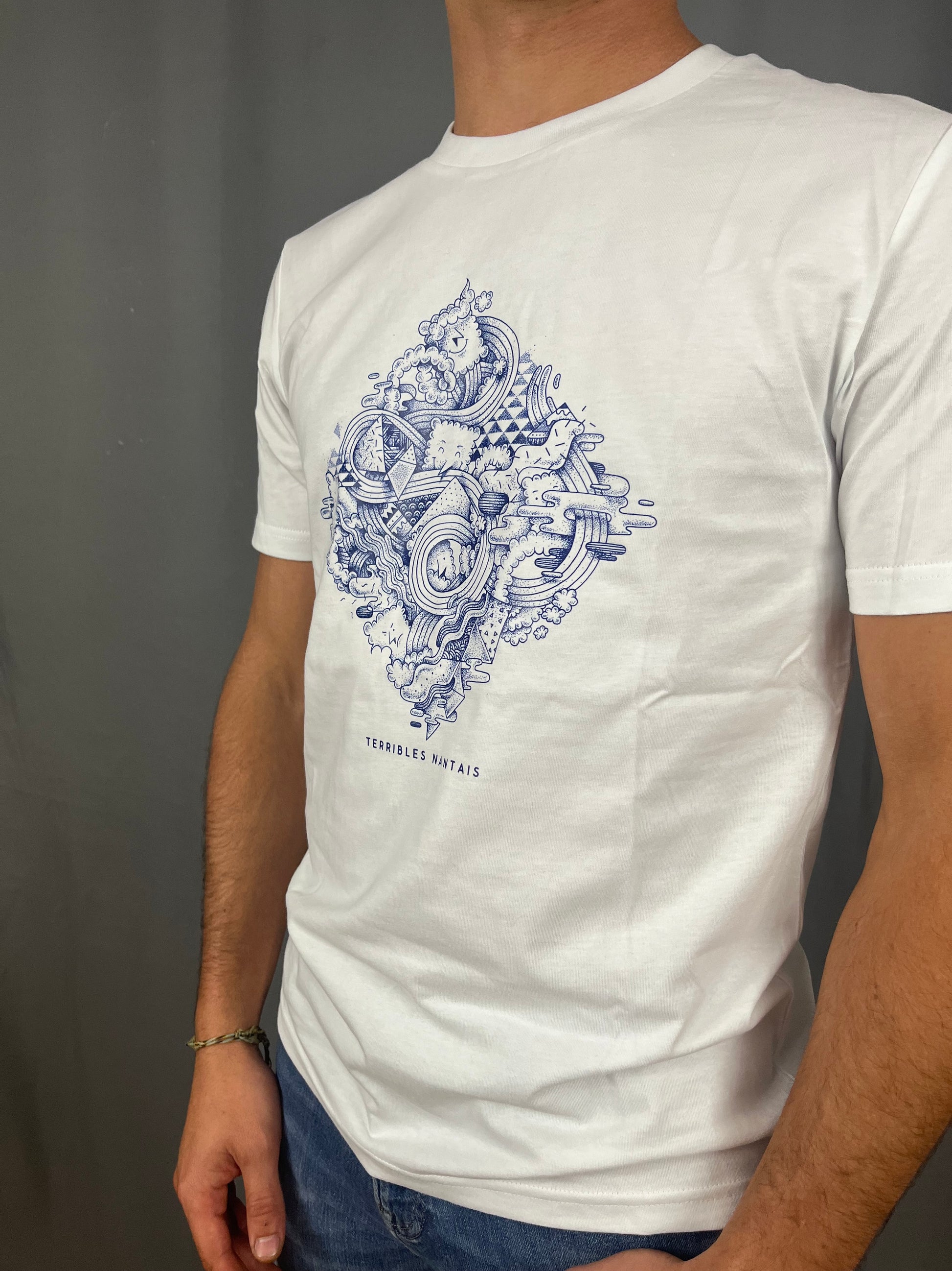 T-Shirt Blanc Homme avec Lu diagonal collaboration The Feebles de 3 quarts