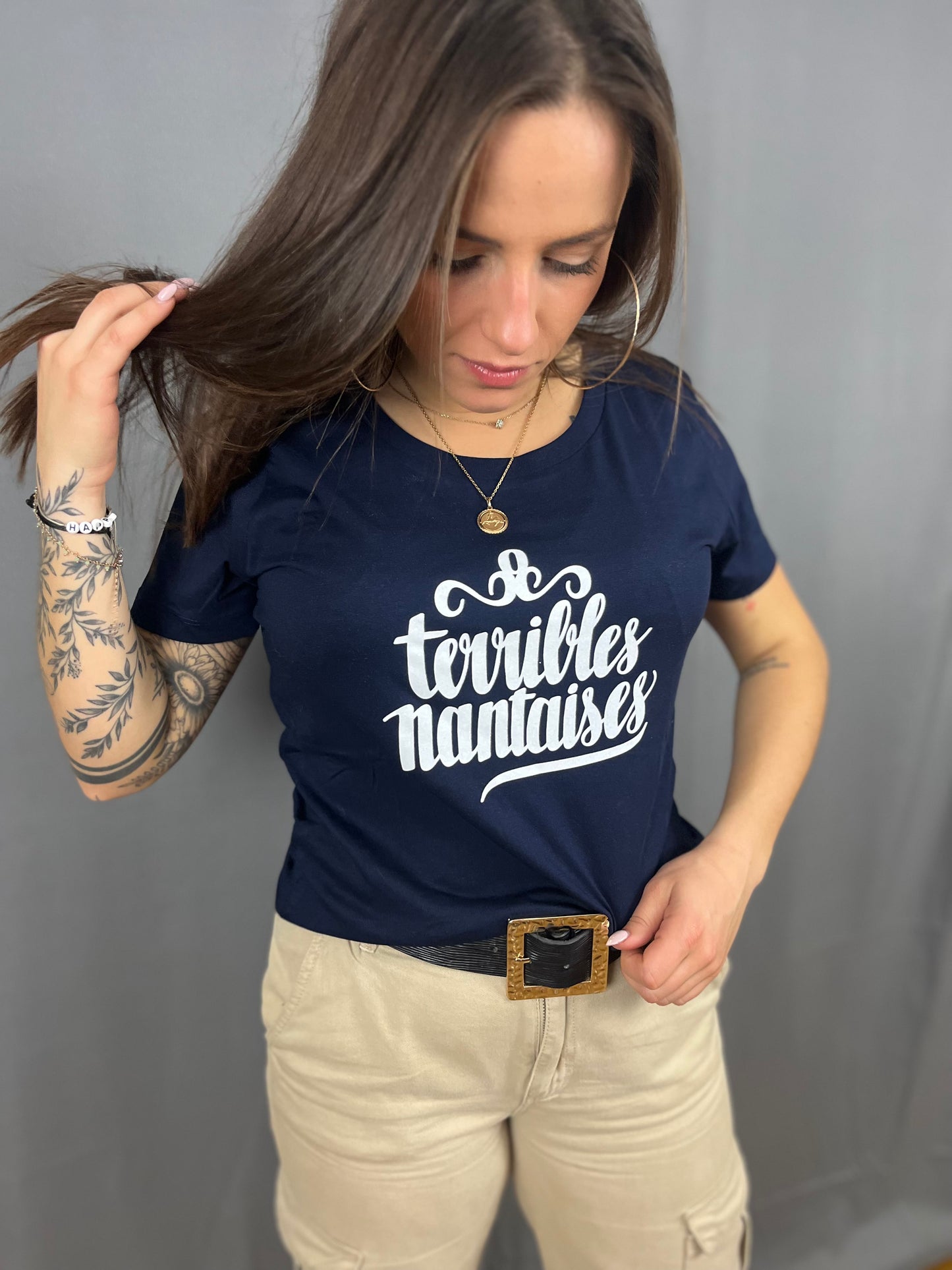 T-Shirt Femme Bleu Marine avec logo 'Terribles Nantaises' blanc